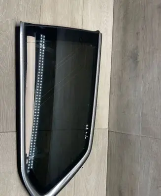 Rear side window