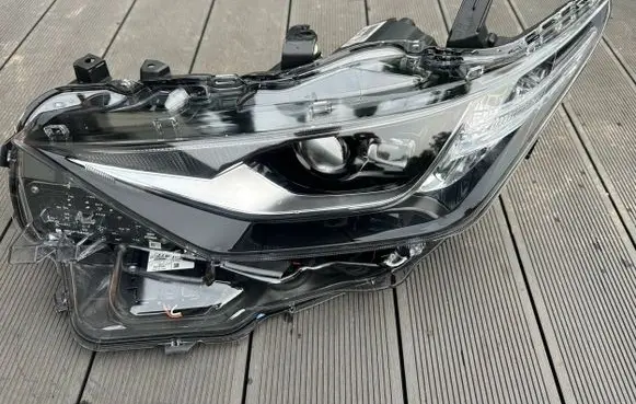 Toyota Auris E180 Headlight/headlamp 8115002K60
