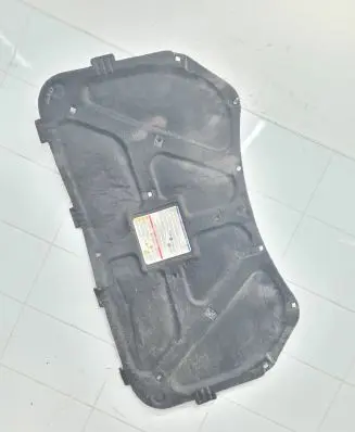 Engine bonnet/hood sound/heat insulation