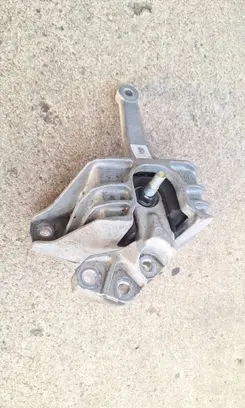 KIA Pro Cee'd III Engine mount bracket 21810J7200