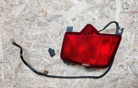 Subaru Outback Third/center stoplight E1312498 Vc02119