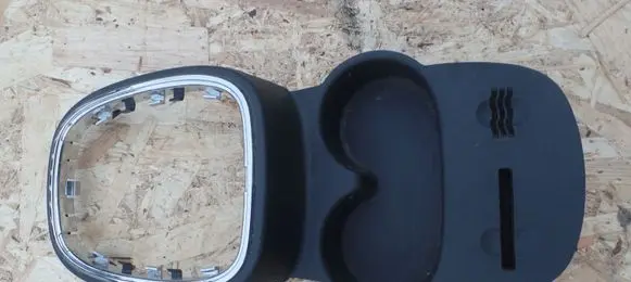 Cup holder front