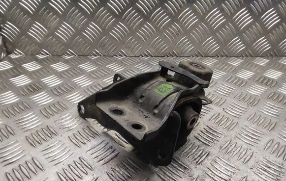 Toyota Corolla Verso E121 Engine mount bracket