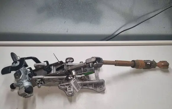 Ford C-MAX I Steering wheel axle 4M513C529AG