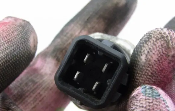 Audi A4 S4 B5 8D Oil pressure sensor 8D0959482B