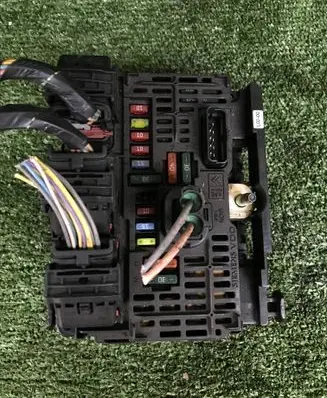 Peugeot 407 Fuse module 9656086180 BSML0200 148481182