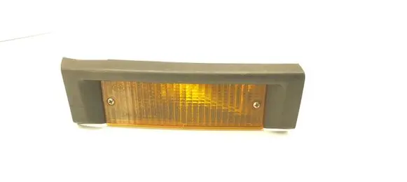 BMW 3 E30 Front indicator light 1377996 63131377996 1372686