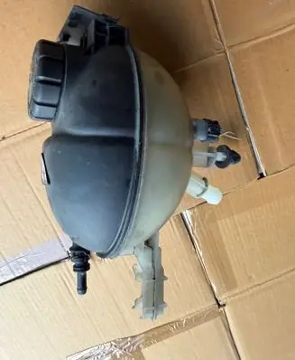 Mercedes-Benz C AMG W204 Coolant expansion tank/reservoir A2045000549