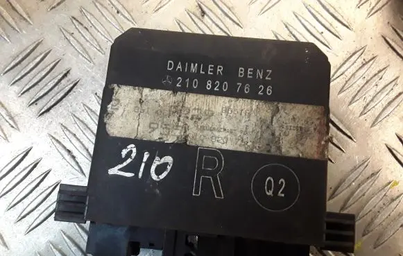 Mercedes-Benz E W210 Door control unit/module 2108207626 A2108207626