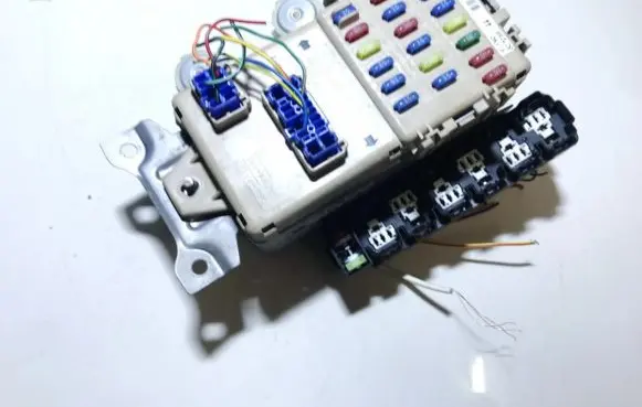 Subaru Impreza II Fuse box set lb100301b 307059