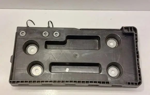 Volkswagen PASSAT B8 Battery tray 3Q0804869