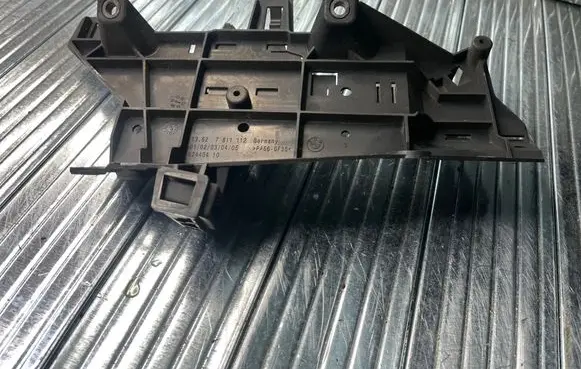BMW 3 E92 E93 Other engine bay part 7811112 62440410 13627811112