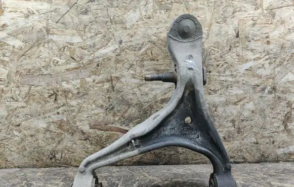 Cadillac SRX Front lower control arm/wishbone 17082