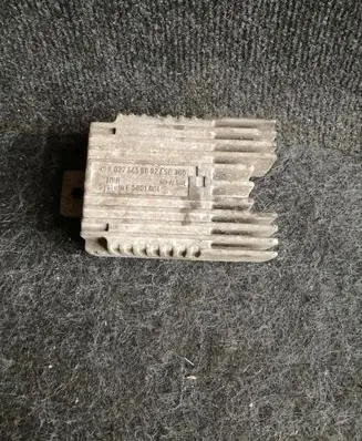 Mercedes-Benz A W168 Coolant fan relay A0275458032