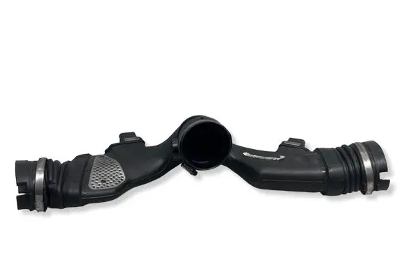 Mercedes-Benz CLS C219 Turbo air intake inlet pipe/hose A6420943497