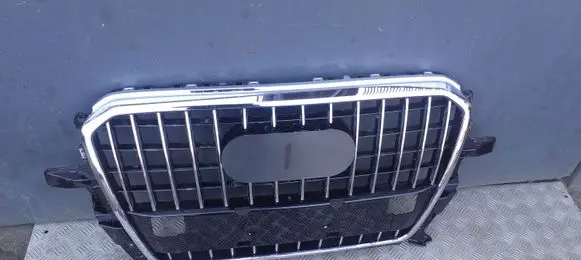 Audi Q3 8U Front bumper upper radiator grill 8R0853651S 8R0853651R