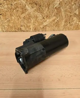 Volkswagen PASSAT B5.5 Starter motor 068911024H 001124020