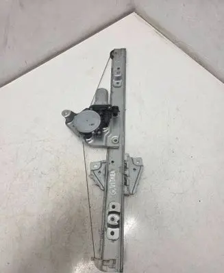 Suzuki Grand Vitara II Front door window regulator with motor 8340165J01
