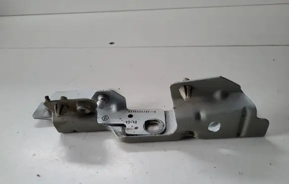 Renault Zoe Fender mounting bracket 654833942R