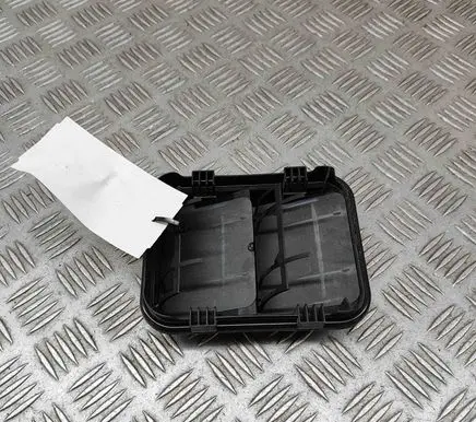 Renault Austral Quarter panel pressure vent 8200728288