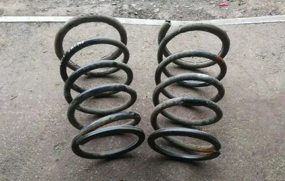 Nissan X-Trail T30 Rear coil spring
