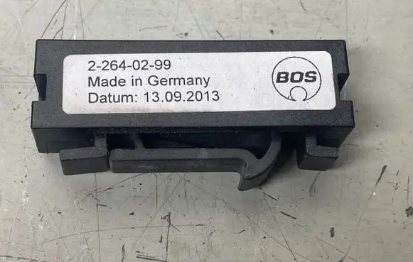 Opel Insignia A Parcel shelf load cover mount bracket 22640299