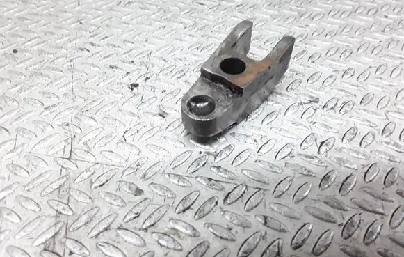 Mercedes-Benz E W210 Fuel Injector clamp holder