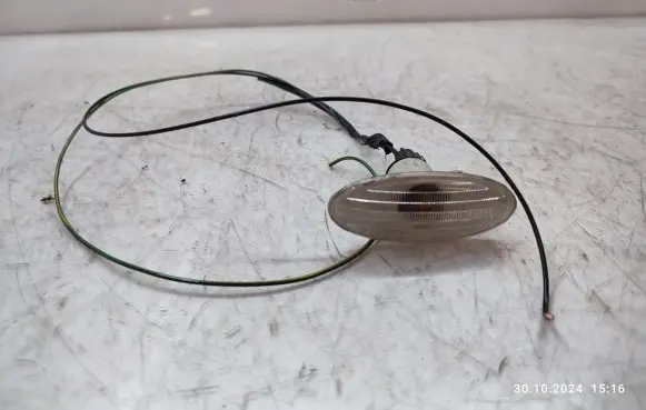 Front fender indicator light