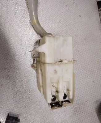 Windshield washer fluid reservoir/tank