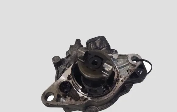 Opel Corsa D Vacuum pump 55221036