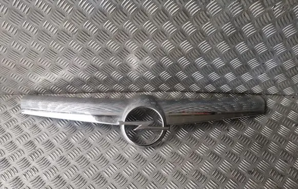 Opel Signum Front bumper upper radiator grill 13191347 903000035 13191345