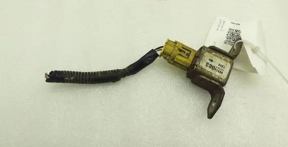 Mitsubishi L200 Airbag deployment crash/impact sensor 8651A083