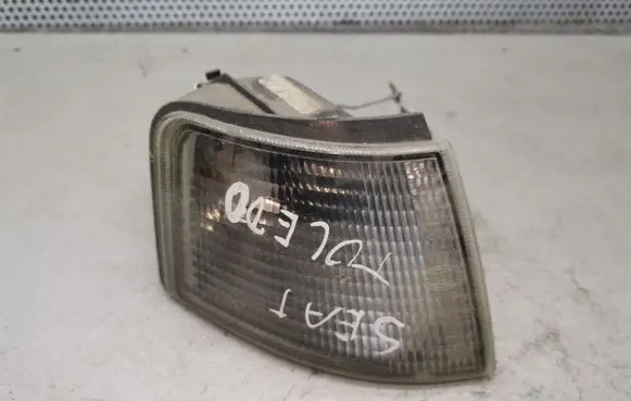 Seat Toledo I (1L) Front indicator light 961592