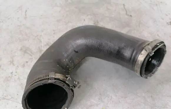 Audi Q7 4L Intercooler hose/pipe 7L6145072E