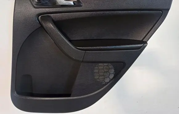Skoda Yeti (5L) Front door card panel trim 5L0867212