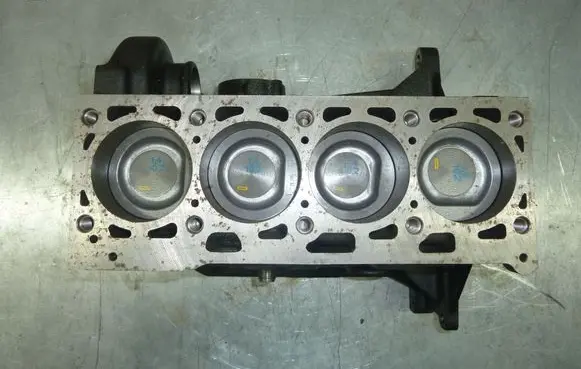 Volkswagen Golf III Engine 030103101AG