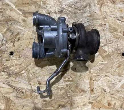 BMW 5 F10 F11 Turbo 7576985 7936478 MGT22565
