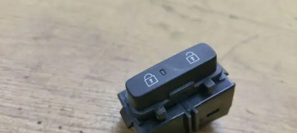 Volvo V60 Central locking switch button 31318990