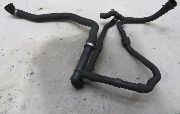 Volkswagen PASSAT B8 Engine coolant pipe/hose