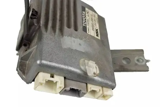 Toyota Corolla E120 E130 Power steering control unit/module 8965002010