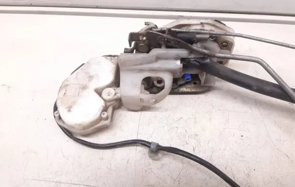 Honda CR-V Front door lock