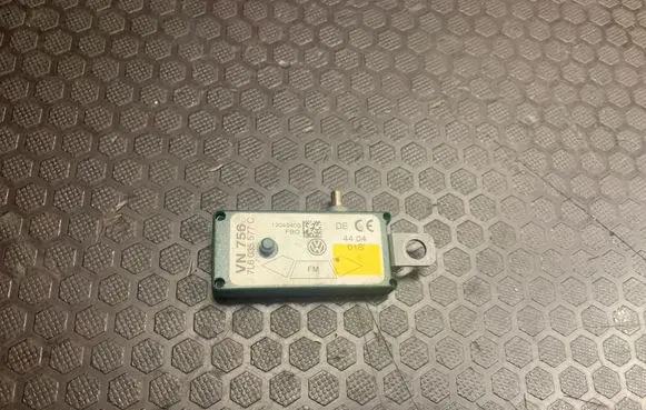 Volkswagen Touareg I Antenna control unit 12040400