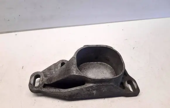 Audi A4 S4 B7 8E 8H Engine mounting bracket 8E0199335N