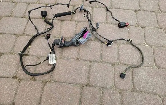 Opel Zafira C Front door wiring loom 13435945