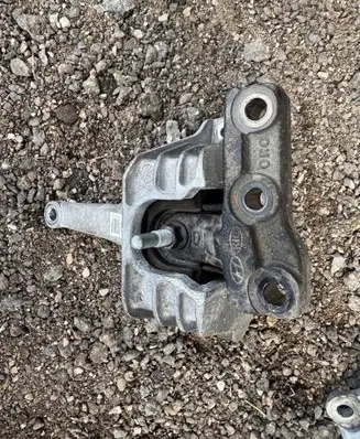 KIA Pro Cee'd III Engine mount bracket 21810J7200