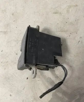 Volkswagen PASSAT B6 Loading door lock 3C9827645A