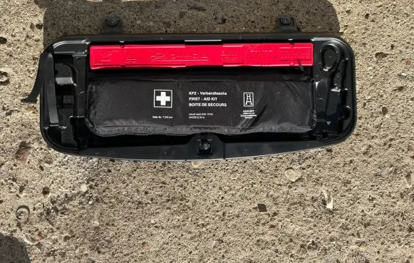 BMW 5 F10 F11 Tool box 6788803 15361710