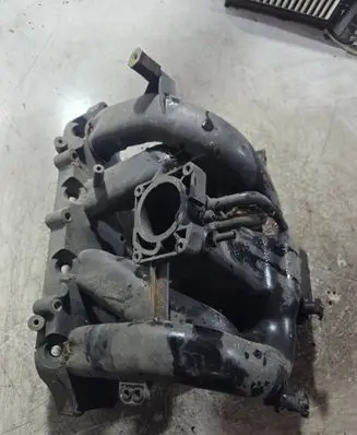 Ford Mondeo MK II Intake manifold 988F9424LB