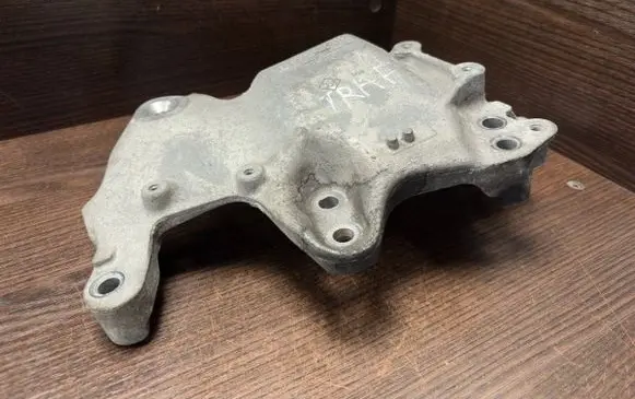 Renault Trafic III (X82) Engine mount bracket 112313054R