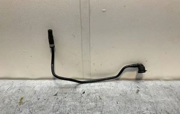 Engine coolant pipe/hose